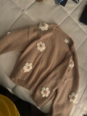 Embroidered flower cardigan